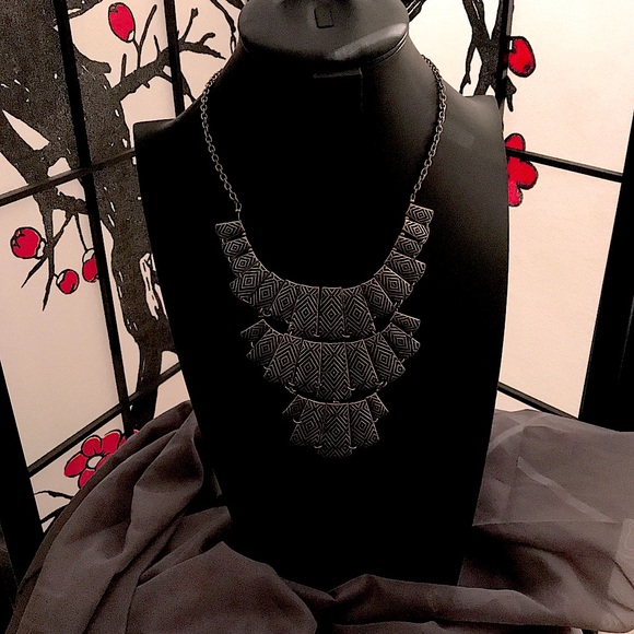 Brass tone bohemian style statement necklace Previously owned in good condition - Picture 2 of 6